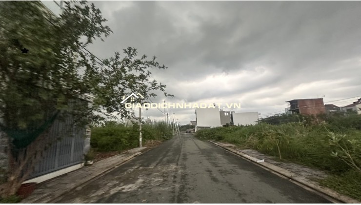 BÁN Gấp 1800M2 ĐẤT THỔ CƯ PHÚ HÒA ĐÔNG CỦ CHI – CÁCH TỈNH LỘ 15 CHỈ VÀI BƯỚC CHÂN – NGANG 25M CỰC ĐẸP – GIÁ ĐẦU TƯ F0